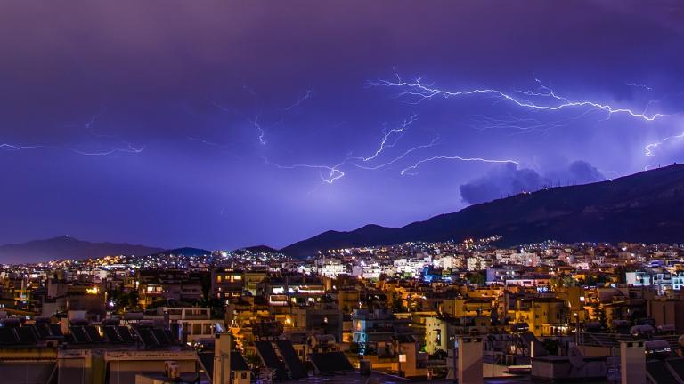 Θυελλώδεις άνεμοι και ισχυρά φαινόμενα στην Αττική κατά τη διάρκεια της νύχτας της Παρασκευής προς Σάββατο 12 Δεκεμβρίου