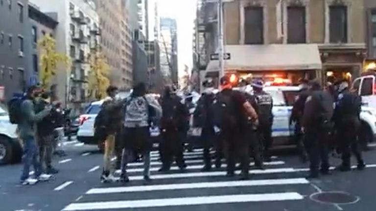 Αυτοκίνητο έπεσε πάνω σε διαδηλωτές του κινήματος Black Lives Matter στη Νέα Υόρκη - Πολλοί τραυματίες