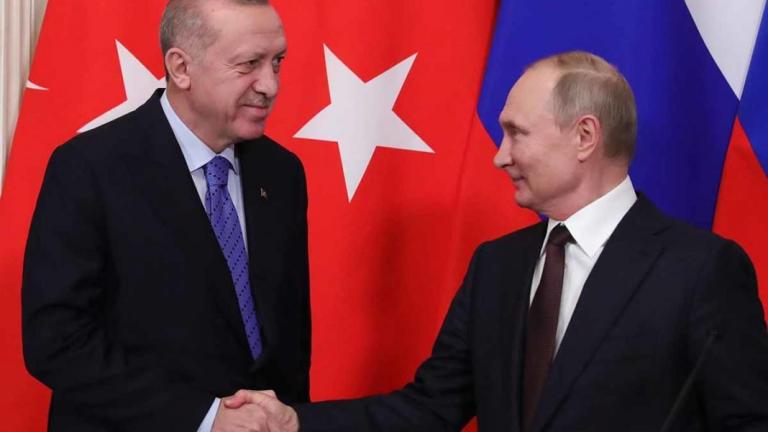 Bloomberg: Ο Ερντογάν δεν θα τα βρει με τη Δύση, πιστεύει ο Πούτιν