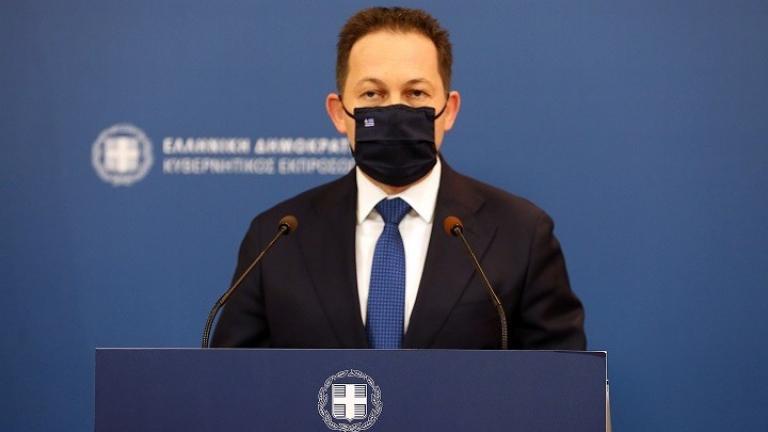 Η Πολιτεία στηρίζει οργανωμένα όσους πλήττονται από τα υγειονομικά μέτρα και θα συνεχίσει να το κάνει για όσο χρειάζεται, τόνισε ο κυβερνητικός εκπρόσωπος Στέλιος Πέτσας, υπογραμμίζοντας την ανάγκη να συνεχιστεί η προσπάθεια όλων για τον περιορισμό του επιδημιολογικού φορτίου και την αποσυμφόρηση του Συστήματος Υγείας. Σε συνέντευξή του στην πρωινή εκπομπή του ANT1 επεσήμανε επίσης ότι στον προϋπολογισμό, ο οποίος συζητείται στη Βουλή και ψηφίζεται την Τρίτη, υπάρχουν μόνιμα μέτρα και για το 2021.  «Ένα από