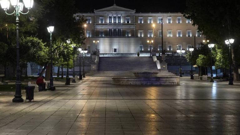 Χριστούγεννα με τοπικά lockdown - Υπό εξέταση μείωση του ορίου εννέα ατόμων στα ρεβεγιόν