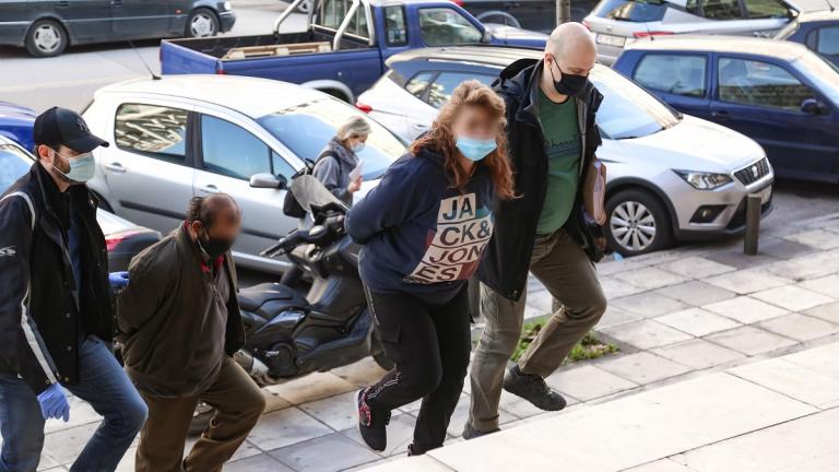 Θεσσαλονίκη: Στον εισαγγελέα η γιαγιά των ανήλικων που σκότωσαν 87χρονο (ΦΩΤΟ)