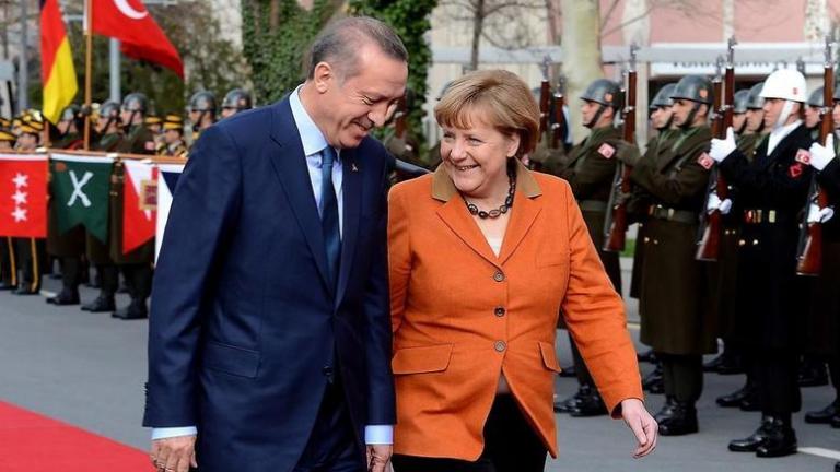 Οι Γερμανοί πιέζουν την ΕΕ να μην ενοχλήσουν τον Ερντογάν και να τον αφήσουν ν` αλωνίζει…
