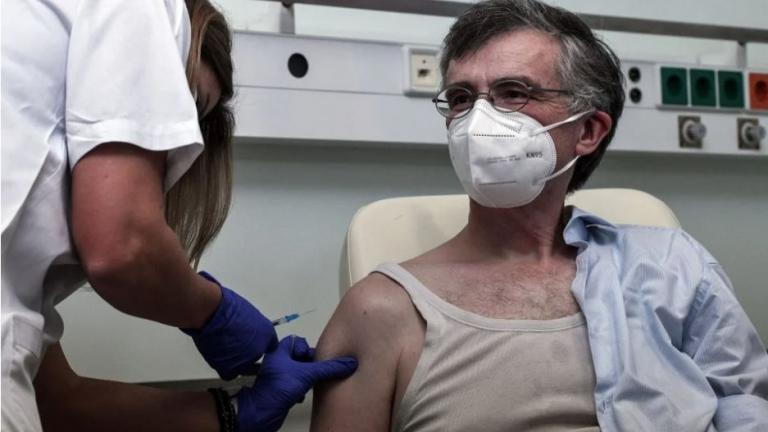 Εμβολιάστηκε ο Σωτ. Τσιόδρας: «Τα εμβόλια έχουν ελεγχθεί»