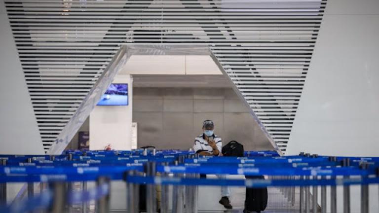 Η απόφαση αναμένεται να οριστικοποιηθεί αύριο σε σύσκεψη που θα γίνει στην Πολιτική Προστασία – Οι όροι με τους οποίους μπορούν να έρθουν μέχρι αύριο ταξιδιώτες