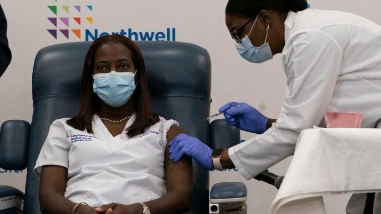 ΗΠΑ: Nοσηλεύτρια στη Νέα Yόρκη, η πρώτη που έκανε το εμβόλιο - Περιγράφει την εμπειρία της