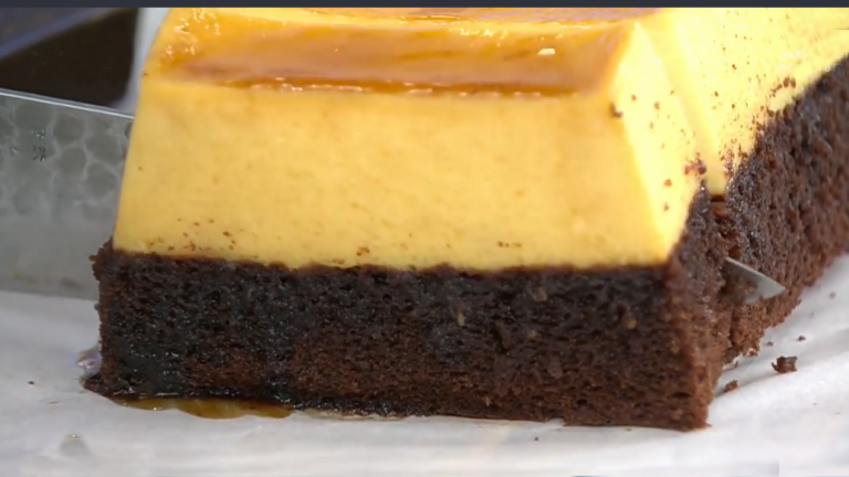 Σοκολατένιο κέικ με κρέμα καραμελέ από τον Λάμπρο Βακιάρο