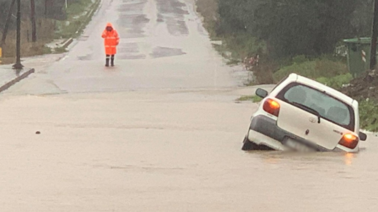 Αγρίνιο - Κακοκαιρία: Σε επιφυλακή οι πυροσβεστικές υπηρεσίες - Συνεχίζονται οι απαντλήσεις υδάτων