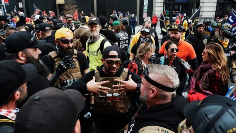 Ο “Βιασμός της Δημοκρατίας”: Ο Πρόεδρος Τραμπ υπόσχεται “κόλαση” την ημέρα των Φώτων…