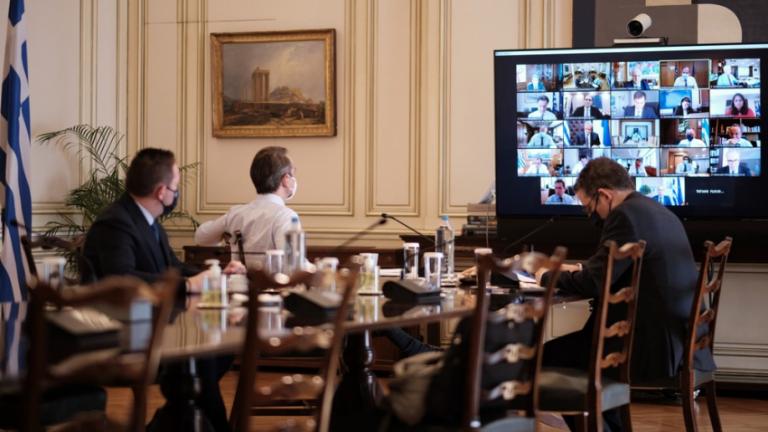 Ανασχηματισμός προ των πυλών 