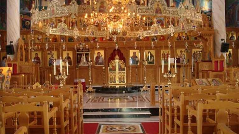 Η Εκκλησία θεωρεί ότι η κυβέρνηση υπαναχώρησε, αν και από την πλευρά της τήρησε όλα τα προβλεπόμενα μέτρα προστασίας στις λειτουργίες Χριστουγέννων και Πρωτοχρονιάς