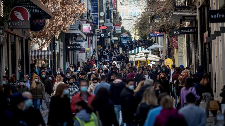 Ανησυχία από το υψηλό επιδημιολογικό φορτίο στη χώρα - Ποιες περιοχές κοκκινίζουν