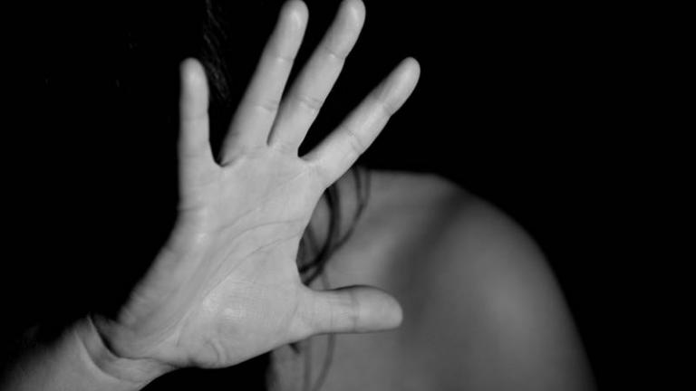  Σεξουαλική βία: Πώς μπορούμε να βοηθήσουμε τα θύματα - Τα επόμενα βήματα της πολιτείας για την προστασία τους