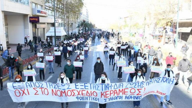 Πολιτική κόντρα στη Βουλή για το πανεκπαιδευτικό συλλαλητήριο στα Προπύλαια - Έκκληση Κικίλια
