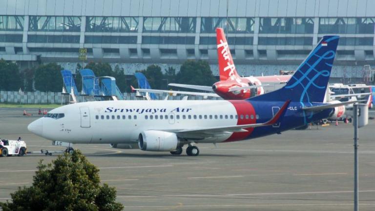 Επιβατικό αεροπλάνο Boeing 737 με 50 επιβάτες αγνοείται