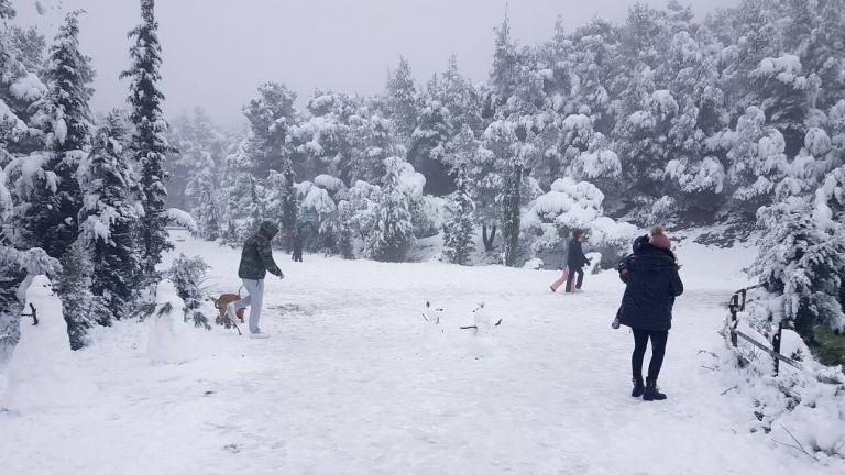 Συνεχίζονται οι χιονοπτώσεις σε όλη τη χώρα