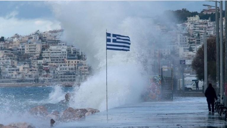 Σε εξέλιξη το νέο κύμα κακοκαιρίας που θα κρατήσει έως αύριο, φέρνοντας χιόνια ακόμη και σε χαμηλό υψόμετρο