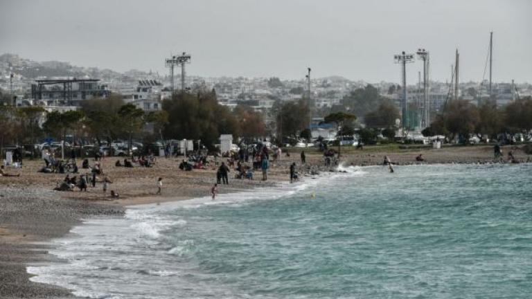 Οι Αθηναίοι... άφησαν τα μέτρα και πήγαν... παραλία (ΦΩΤΟ)