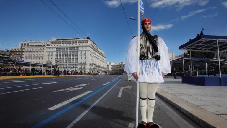 Κανονικά η παρέλαση της 25ης Μαρτίου με επίσημους προσκεκλημένους Πούτιν, Μακρόν και Κάρολο