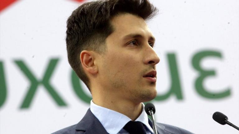 «Ας ασχοληθούν με τα δομικά προβλήματα της παιδείας» ανέφερε ο εκπρόσωπος του ΚΙΝΑΛ απαντώντας στην υφυπουργό Ζέτα Μακρή