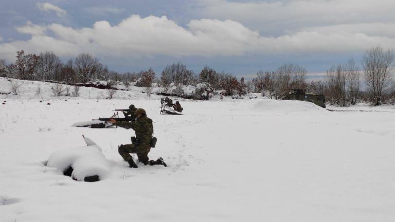 Εντυπωσιακές εικόνες από άσκηση μονάδων του Στρατού ξηράς στο χιόνι