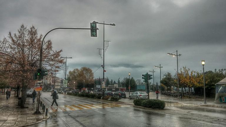 Σε εξέλιξη το ψυχρό μέτωπο-εξπρές που θα σαρώσει τη χώρα, με κατά τόπους έντονα φαινόμενα και θυελλώδεις ανέμους