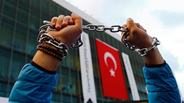 Τουρκία: Εφετείο ανέτρεψε την απαλλακτική απόφαση για 9 ανθρώπους, μεταξύ αυτών o επιχειρηματίας Οσμάν Καβαλά, στη δίκη για το πάρκο Γκεζί
