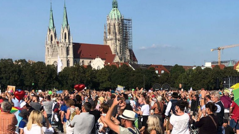 Γερμανία: Διαδηλώσεις κατά των περιοριστικών μέτρων για τον κορονοϊό στο Μόναχο