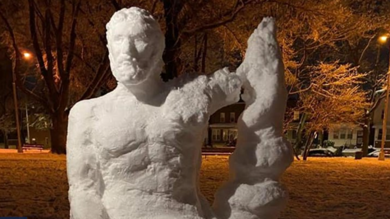 Ο «Ιπποκράτης» στο χιονισμένο Astoria Park της Νέας Υόρκης