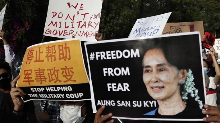 Μιανμάρ: Εκατοντάδες χιλιάδες διαδηλωτές στους δρόμους παρά τις απειλές της χούντας