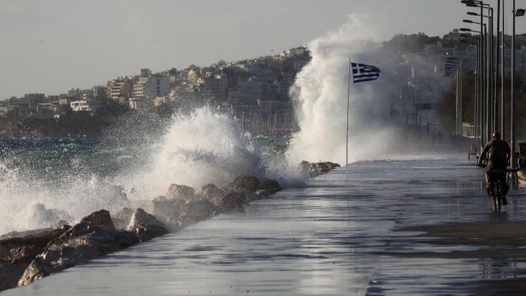 Καιρός για Τρίτη 9/2: Βροχές και καταιγίδες - Θυελλώδεις νότιοι άνεμοι 