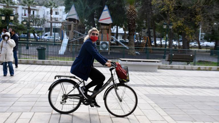 Β. Παπαευαγγέλου: Πάνω από 5.000 τα ενεργά κρούσματα - Η διπλή μάσκα προστατεύει σε ποσοστό που φτάνει το 96%