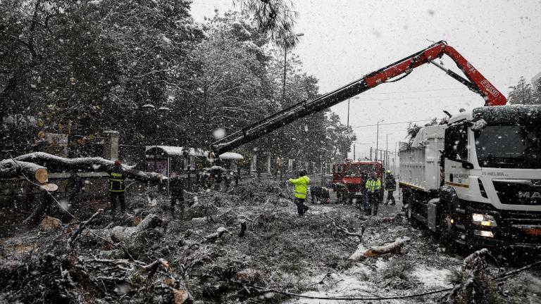 Ενεργοποιείται και ο στρατός για την αντιμετώπιση των προβλημάτων της σφοδρής κακοκαιρίας 