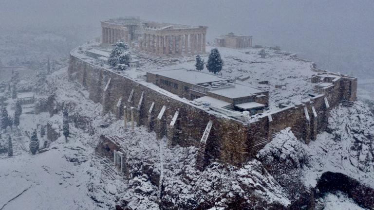 Η χιονισμένη Ακρόπολη στα ξένα ΜΜΕ