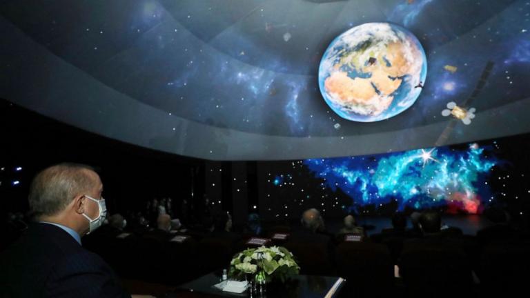 Φιλόδοξο διαστημικό πρόγραμμα παρουσίασε ο Ερντογάν: Έως το 2023 θα προσγειωθούμε στη Σελήη