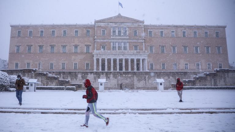 Ντύθηκε στα λευκά η Αττική – Ισχυρή σύσταση για αποφυγή μετακινήσεων