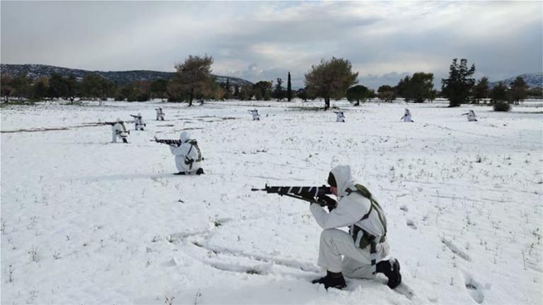 Εντυπωσιακές εικόνες από τη χειμερινή στρατιωτική διαβίωση των Ευελπίδων και των μονίμων υπαξιωματικών (ΦΩΤΟ-ΒΙΝΤΕΟ)