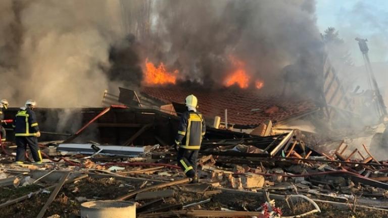 Καστοριά: Εικόνα απόλυτης καταστροφής μετά την έκρηξη που ισοπέδωσε το ξενοδοχείο «Τσάμης»	