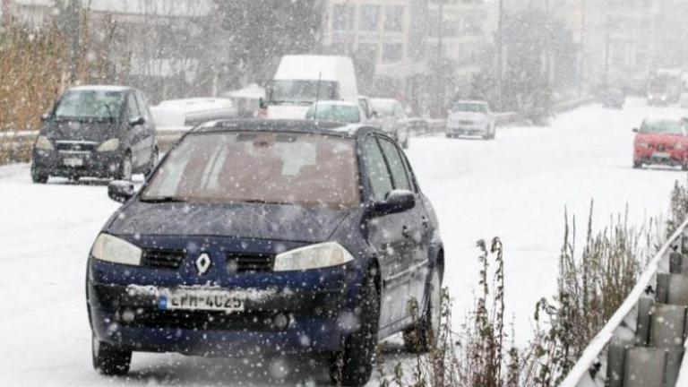 Αντιολισθητικές αλυσίδες στη Λ.Κηφισιάς από το Αλσος Συγγρού - Ομαλοποιήθηκε η κατάσταση στη Λεωφόρο Αθηνών