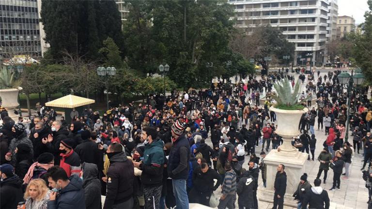 Κορωνοϊός: Επεισόδια διαμαρτυρίας αρνητών της μάσκας σε Αθήνα και Θεσσαλονίκη (ΦΩΤΟΓΡΑΦΙΕΣ)