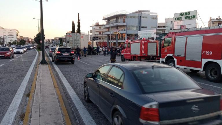 Τροχαίο στη Βουλιαγμένης και η Τροχαία απούσα - Πολίτες προσπαθούν να βάλουν τάξη στην κυκλοφορία (ΦΩΤΟο)