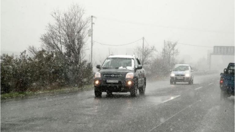 Χιόνια στο κέντρο της Αθήνας - Έκλεισε λόγω της σφοδρής χιονόπτωσης η εθνική οδός Αθηνών- Λαμίας	