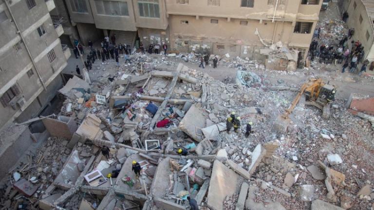 Αίγυπτος: Τουλάχιστον 23 νεκροί από την κατάρρευση της δεκαώροφης πολυκατοικίας στο Κάιρο