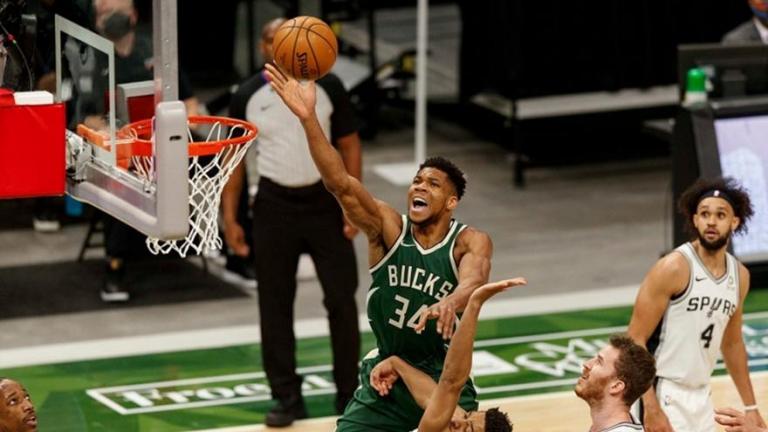 NBA: Συνεχίζουν εντυπωσιακά Bucks και Γιάννης (ΒΙΝΤΕΟ)