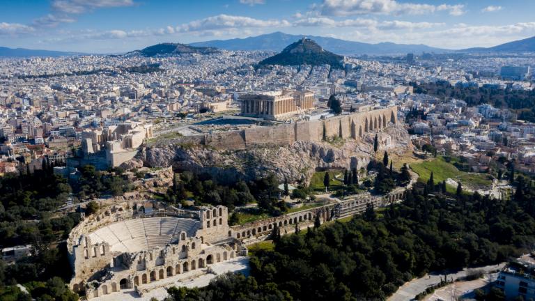 Αφιέρωμα στην Αθήνα από το γαλλικό περιοδικό «Version Femina»