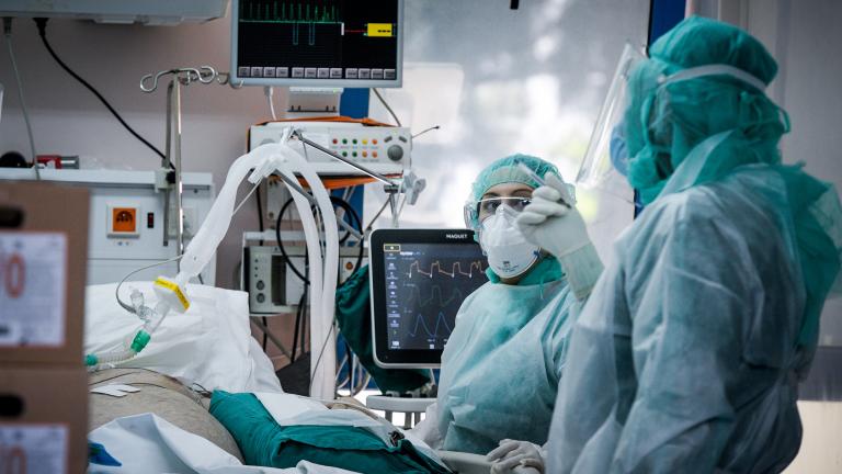 Νέα έκκληση Κικίλια σε ιδιώτες γιατρούς να στηρίξουν το σύστημα υγείας - Κάθε μέρα γεμίζει ένα μεσαίο νοσοκομείο με ασθενείς Covid-19