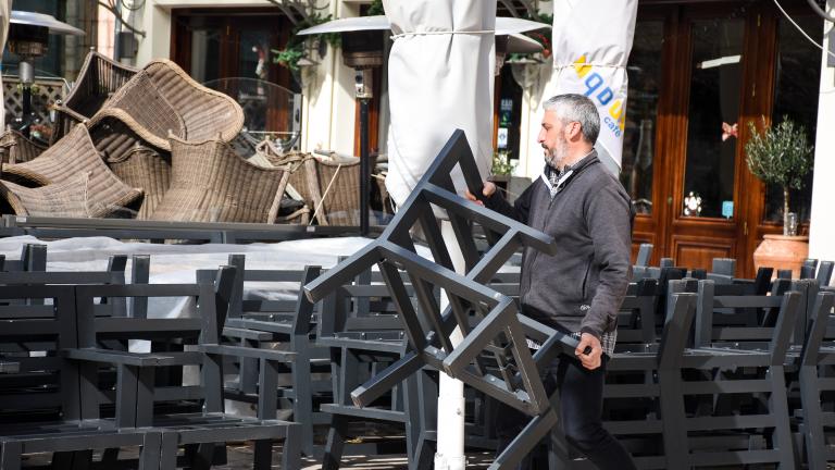 Τι ισχύει για τις αναστολές συμβάσεων στις περιοχές που μπήκαν στο «βαθύ κόκκινο»