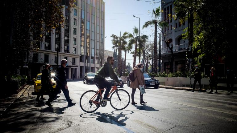 Εισήγηση λοιμωξιολόγων: Έρχονται νέα μέτρα - Αλλαγές στους κωδικούς μετακίνησης - Ποιες περιοχές μπαίνουν στο κόκκινο