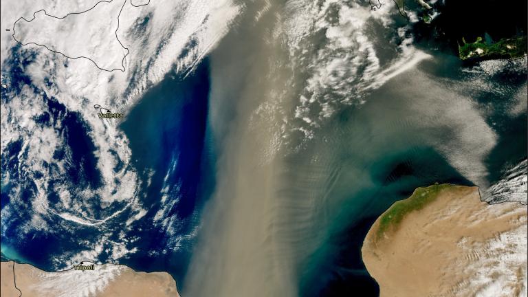 Σύννεφο σκόνης μήκους 800 χιλιομέτρων κατευθύνεται από τη Σαχάρα στη χώρα μας (ΦΩΤΟ)