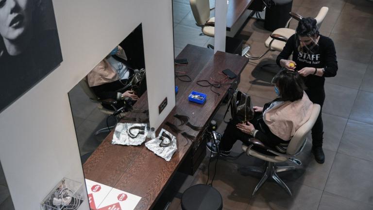 Με κωδικό 6 οι μετακινήσεις στα κομμωτήρια και κέντρα αισθητικής 